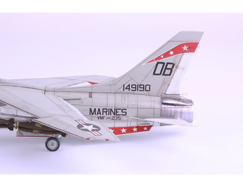 УЦІНКА! Збірна модель 1/48 Vought F-8E Crusader, Eduard 11110 + набір деталювання Eduard SIN64840