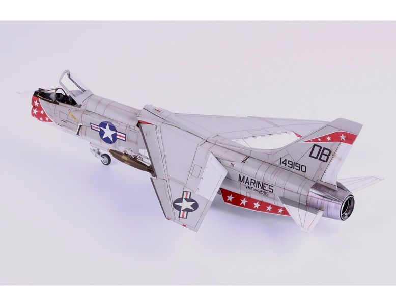 УЦІНКА! Збірна модель 1/48 Vought F-8E Crusader, Eduard 11110 + набір деталювання Eduard SIN64840