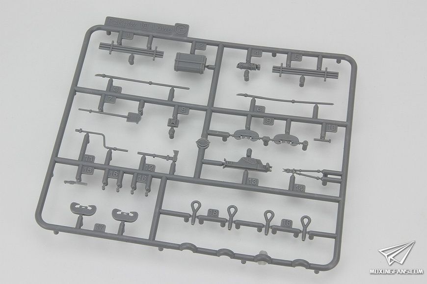 Збірна модель 1/35 8.8cm Flakzwilling Flakpanzer E-100, Amusing Hobby 35A016