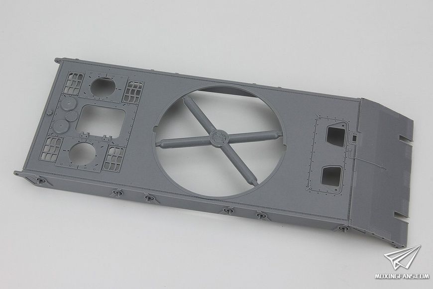 Збірна модель 1/35 8.8cm Flakzwilling Flakpanzer E-100, Amusing Hobby 35A016