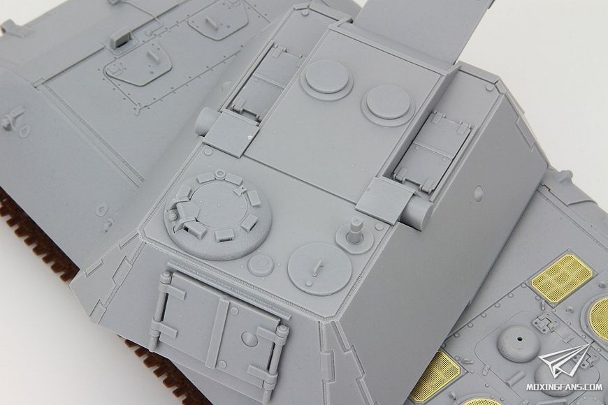 Збірна модель 1/35 8.8cm Flakzwilling Flakpanzer E-100, Amusing Hobby 35A016