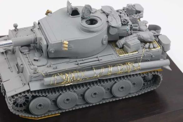 Збірна модель 1/35 Tiger I Pz.Kpfw.VI Ausf.E ранніх випусків, з реплікою Рицарського хреста, Border Model BT-010
