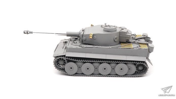 Збірна модель 1/35 Tiger I Pz.Kpfw.VI Ausf.E ранніх випусків, з реплікою Рицарського хреста, Border Model BT-010