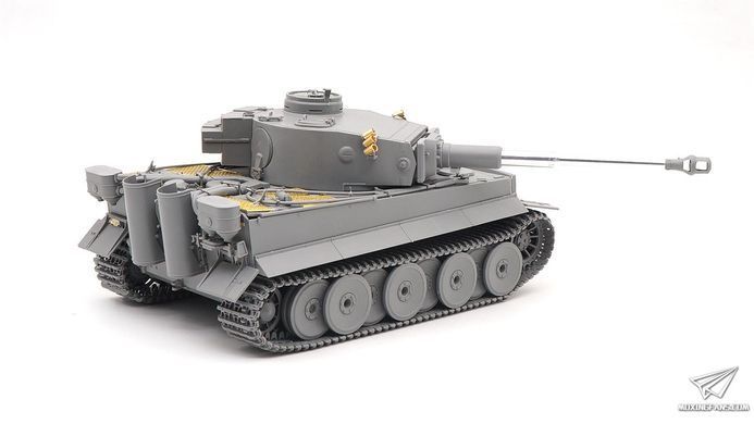 Збірна модель 1/35 Tiger I Pz.Kpfw.VI Ausf.E ранніх випусків, з реплікою Рицарського хреста, Border Model BT-010