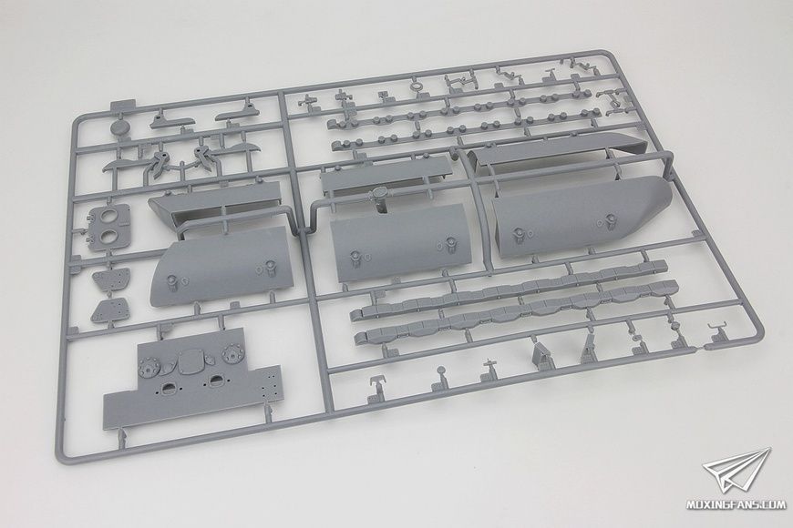 Збірна модель 1/35 Jagdpanzer E-100, Amusing Hobby 35A017