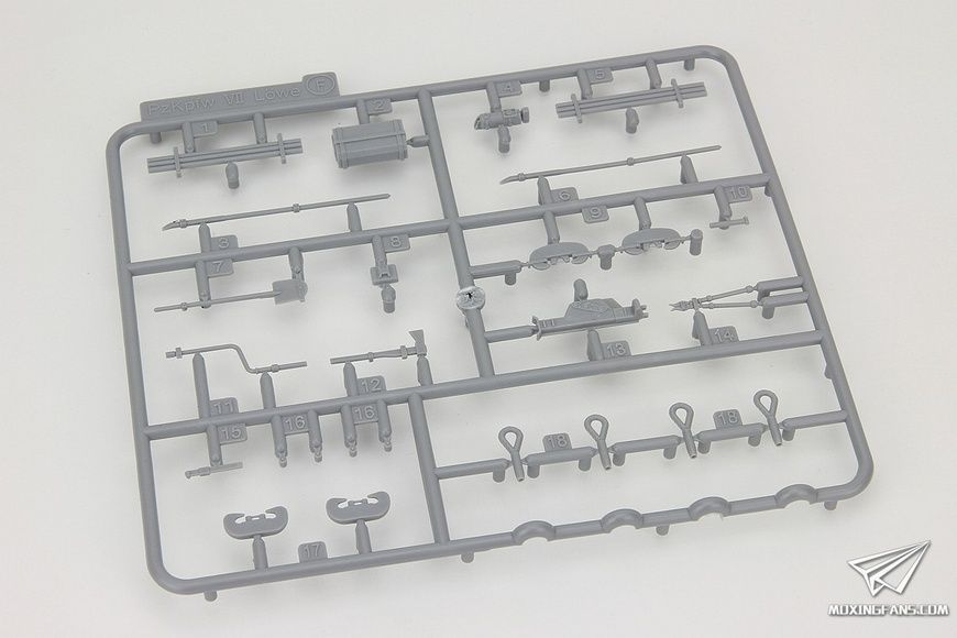 Збірна модель 1/35 Jagdpanzer E-100, Amusing Hobby 35A017
