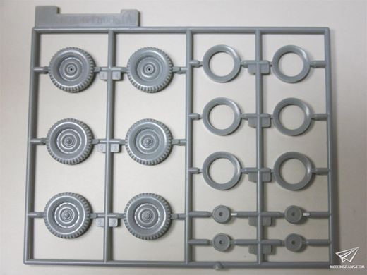 Збірна модель 1/35 Комплект з трьох джипів 4x4 Truck Unit з фігурами, Dragon 6931
