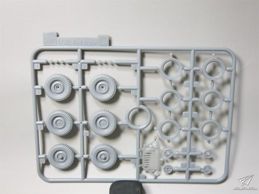 Збірна модель 1/35 Комплект з трьох джипів 4x4 Truck Unit з фігурами, Dragon 6931