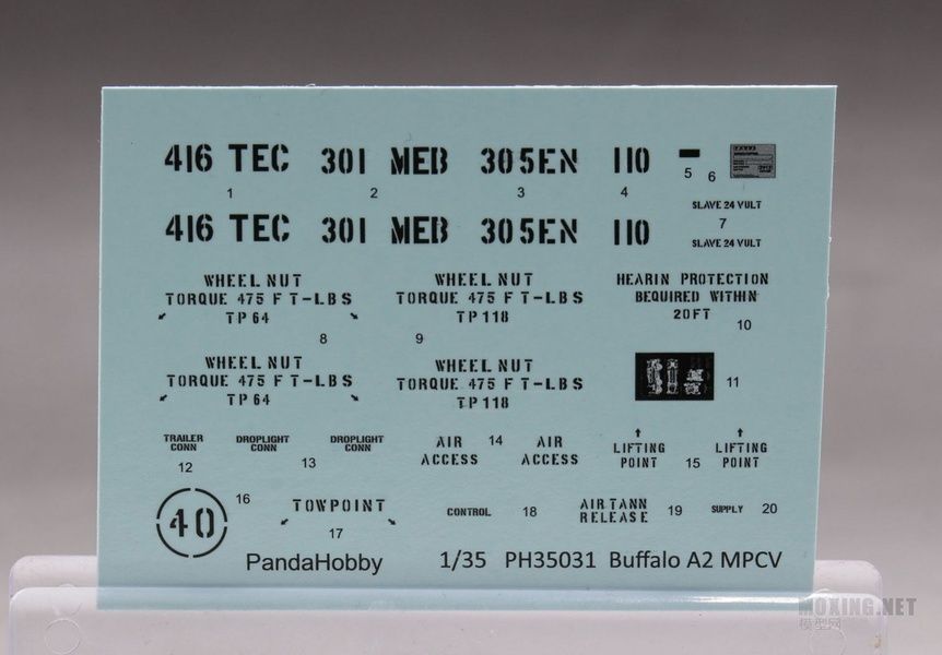 Збірна модель 1/35 Buffalo A2 MPCV броньована інженерна машина, Panda PH35031