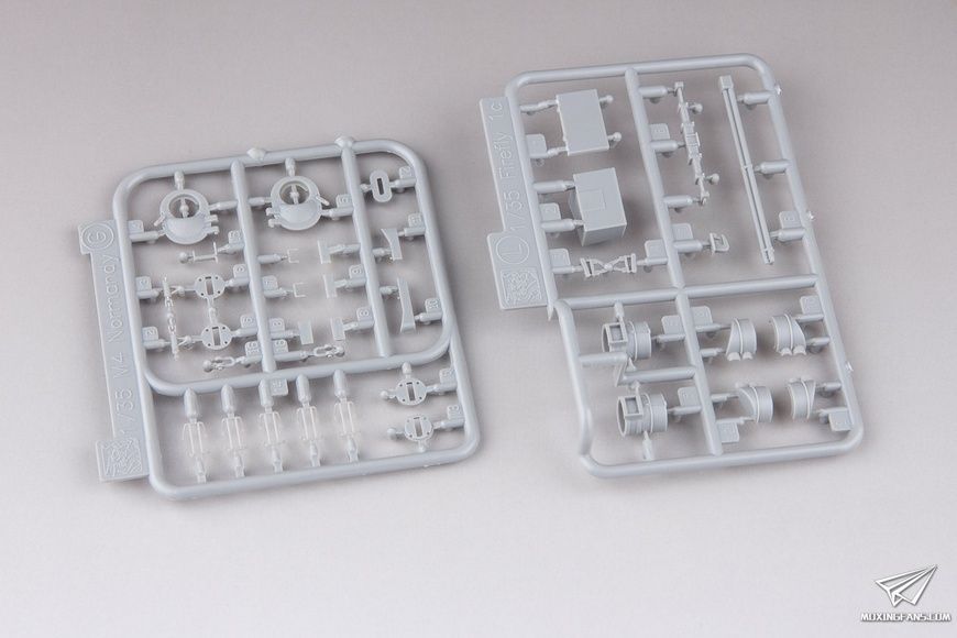 Збірна модель 1/35 Sherman Firefly 1c Welded Hull, з Magic Tracks та Duckbills, Dragon 6568