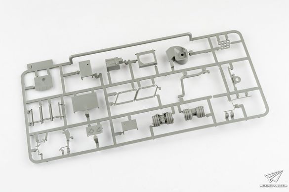 Збірна модель 1/35 Jagdpanzer 38(t) Hetzer командирський варіант, з інтер'єром та Winterketten, Takom 2181