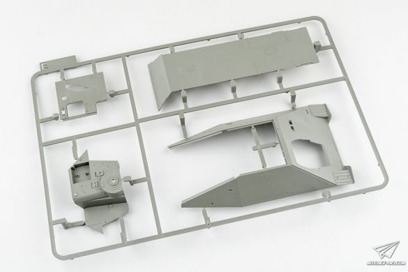 Збірна модель 1/35 Jagdpanzer 38(t) Hetzer командирський варіант, з інтер'єром та Winterketten, Takom 2181