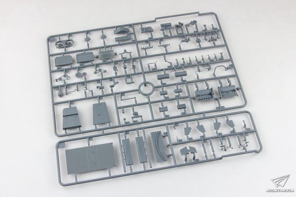 Збірна модель 1/35 Sd.kfz.251/1 Ausf.D пізніх випусків з повним інтер'єром, Takom/Snowman SP-8001