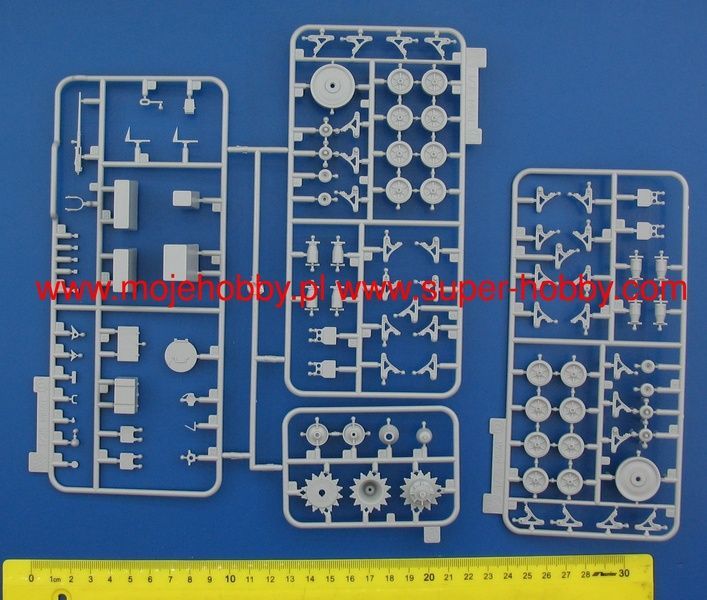 Збірна модель 1/35 Heavy Tank T1E1 / M6 / M6A1 3 в 1 (з фігурками), Dragon 6936