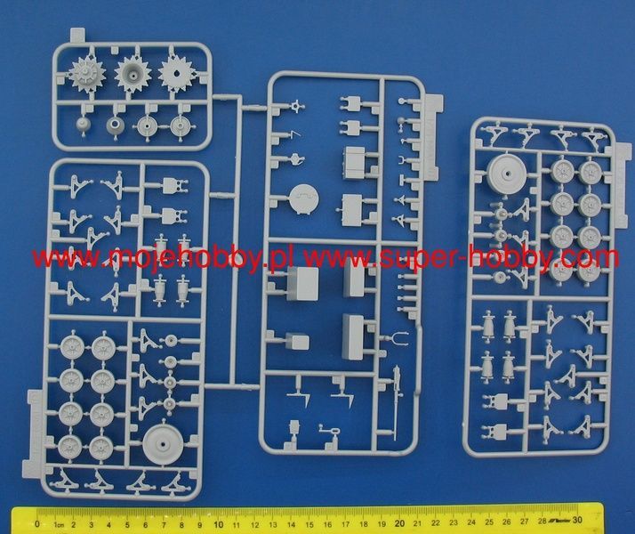 Збірна модель 1/35 Heavy Tank T1E1 / M6 / M6A1 3 в 1 (з фігурками), Dragon 6936