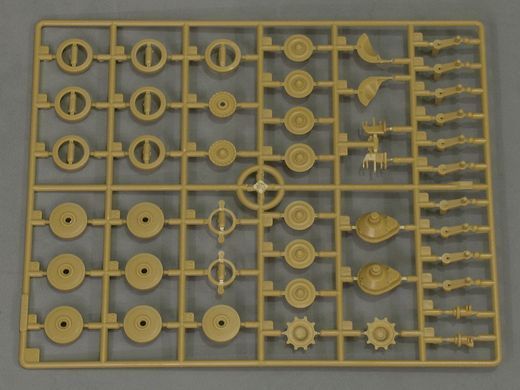 Збірна модель 1/35 M109A2 самохідна 155-мм гаубиця, з робочими траками T-136, Kinetic K61006