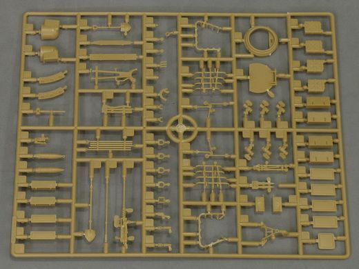 Збірна модель 1/35 M109A2 самохідна 155-мм гаубиця, з робочими траками T-136, Kinetic K61006