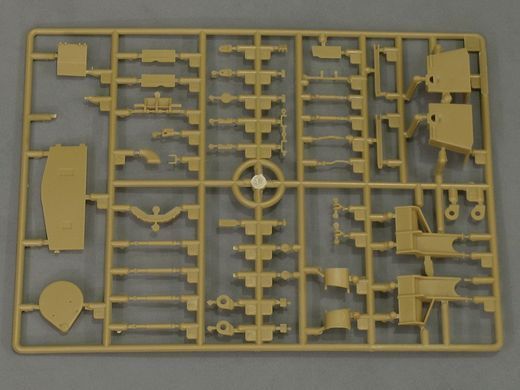 Збірна модель 1/35 M109A2 самохідна 155-мм гаубиця, з робочими траками T-136, Kinetic K61006