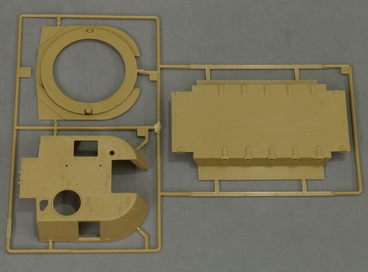 Збірна модель 1/35 M109A2 самохідна 155-мм гаубиця, з робочими траками T-136, Kinetic K61006