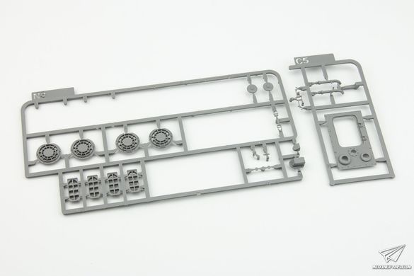 Збірна модель 1/35 Panther Ausf.G раннього виробництва з циммеритом, Takom 2134