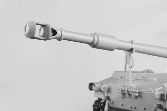 Збірна модель 1/35 M109A2 самохідна 155-мм гаубиця, з робочими траками T-136, Kinetic K61006