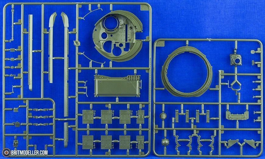Збірна модель 1/35 Т-72 "Урал" з повним інтер'єром, Amusing Hobby 35A052