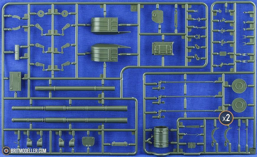 Збірна модель 1/35 Т-72 "Урал" з повним інтер'єром, Amusing Hobby 35A052