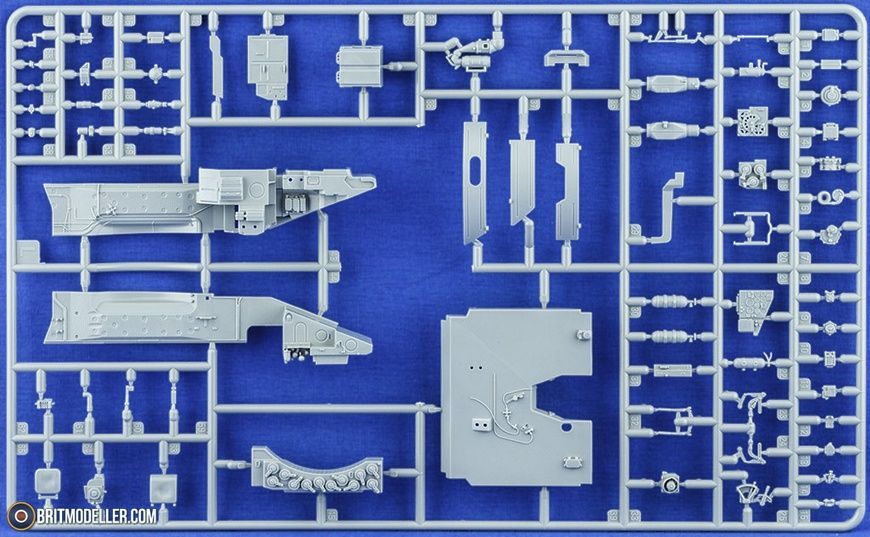 Збірна модель 1/35 Т-72 "Урал" з повним інтер'єром, Amusing Hobby 35A052