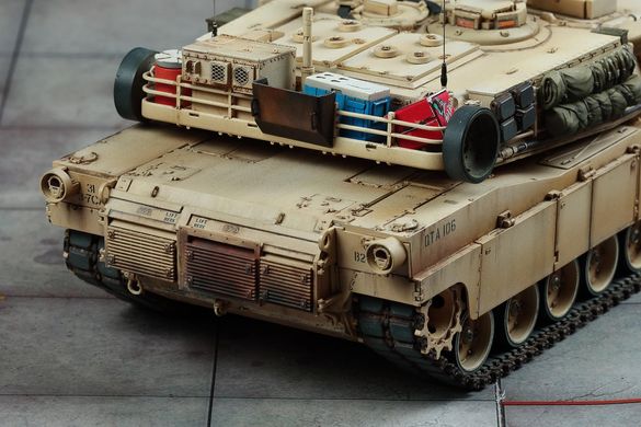 УЦІНКА! RFM RM-5007 1/35 M1A1/A2 Abrams американський ОБТ, з повним інтер'єром та робочими траками
