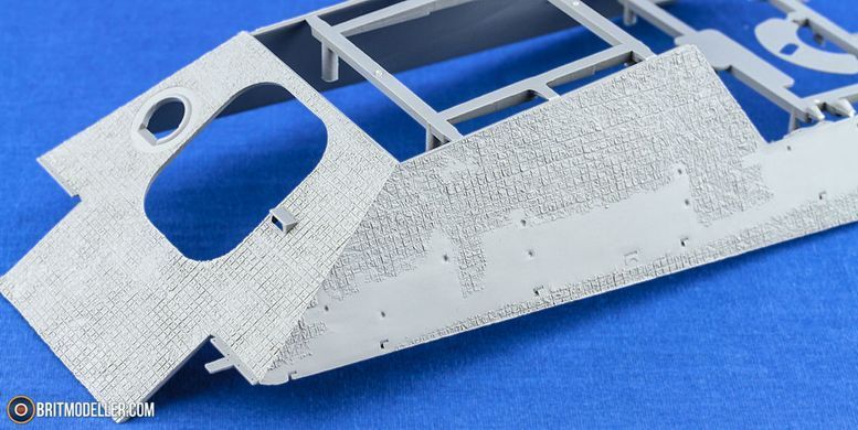 Збірна модель 1/35 Jagdpanther G1 ранніх випусків з циммеритом, з повним інтер'єром, Takom 2125
