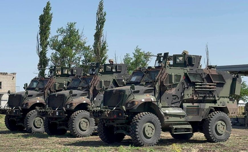 Збірна модель 1/35 International MaxxPro MRAP, Kinetic K61017