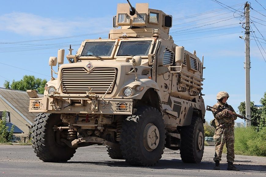 Збірна модель 1/35 International MaxxPro MRAP, Kinetic K61017