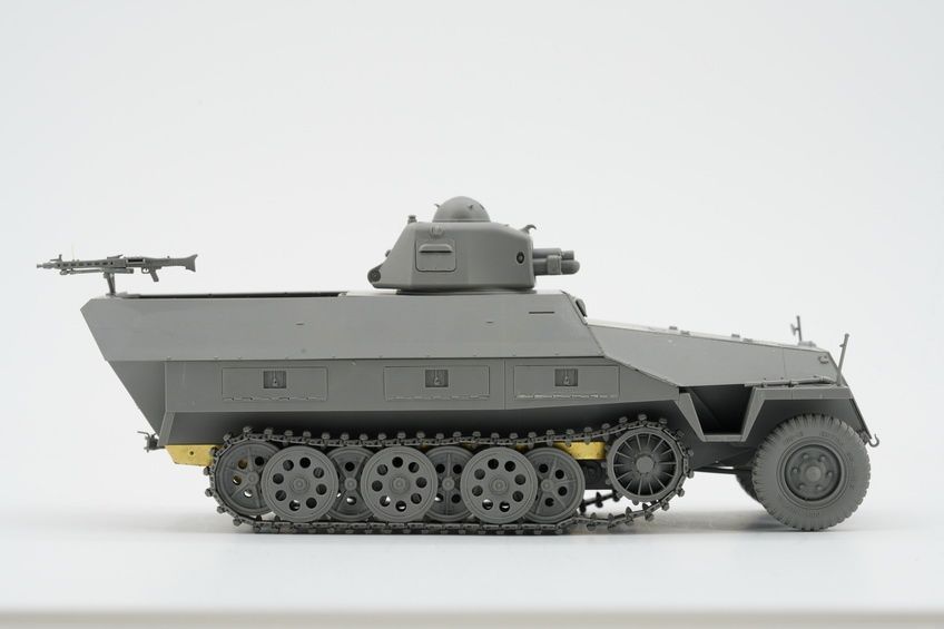 Збірна модель 1/35 Sd.Kfz.251 Ausf.D з баштою R35 (FFI, Руаян 1945), Border Model BT-042
