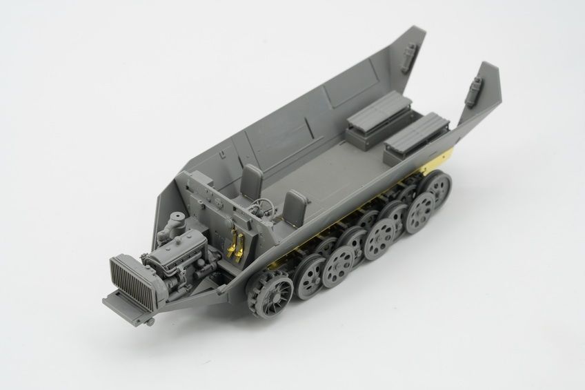Збірна модель 1/35 Sd.Kfz.251 Ausf.D з баштою R35 (FFI, Руаян 1945), Border Model BT-042