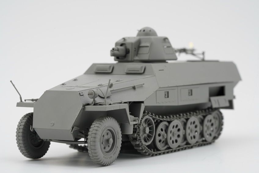 Збірна модель 1/35 Sd.Kfz.251 Ausf.D з баштою R35 (FFI, Руаян 1945), Border Model BT-042