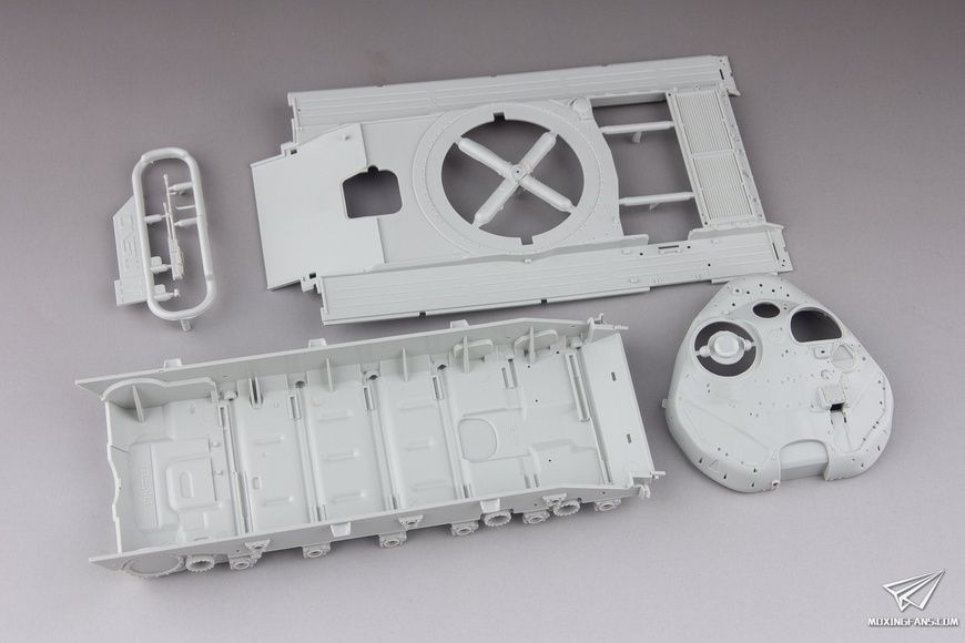 Збірна модель 1/35 Т-72Б3М з мінним тралом КМТ-8, Meng TS-053