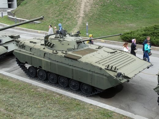 Збірна модель 1/35 БМП-2Д бойова машина піхоти, Trumpeter 05585