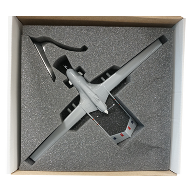 Готова модель БПЛА Baykar Bayraktar TB2 на підставці в 1/48, Baykar BKR-20