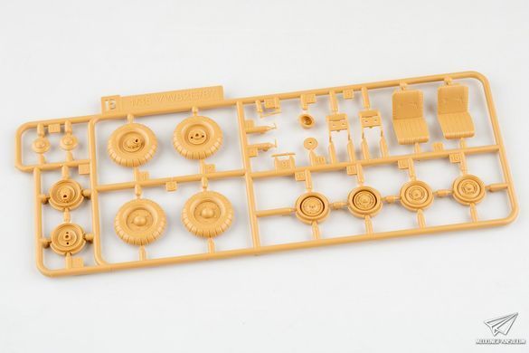 Збірна модель 1/35 Tiger I Ausf.E пізній з циммеритом +RM-5023 VW Type 82E (комбо-набір 2 в 1), RFM RM-1212