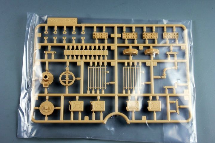 Збірна модель 1/35 Nagmachon "Doghouse" пізніх випусків, Tiger Model 4616