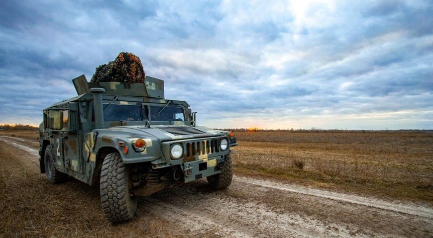 Збірна модель 1/35 HMMWV M1151 Enhanced Armament Carrier, Academy 13415