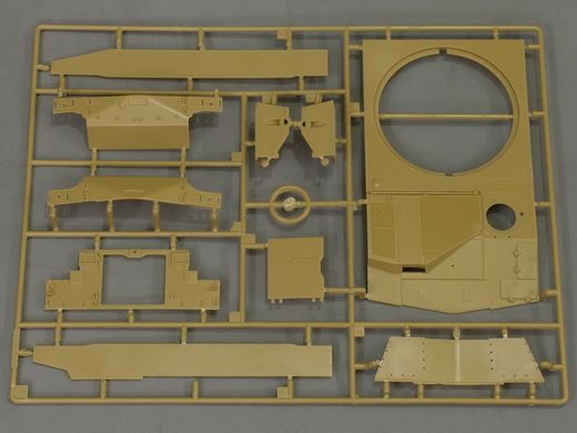 УЦІНКА! Збірна модель 1/35 M109A2 самохідна 155-мм гаубиця, з робочими траками T-136, Kinetic K61006