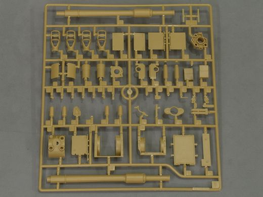 УЦІНКА! Збірна модель 1/35 M109A2 самохідна 155-мм гаубиця, з робочими траками T-136, Kinetic K61006