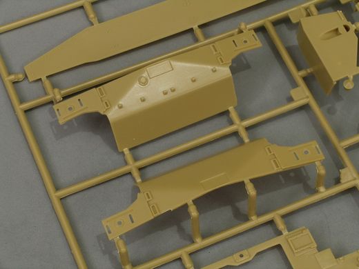 УЦІНКА! Збірна модель 1/35 M109A2 самохідна 155-мм гаубиця, з робочими траками T-136, Kinetic K61006