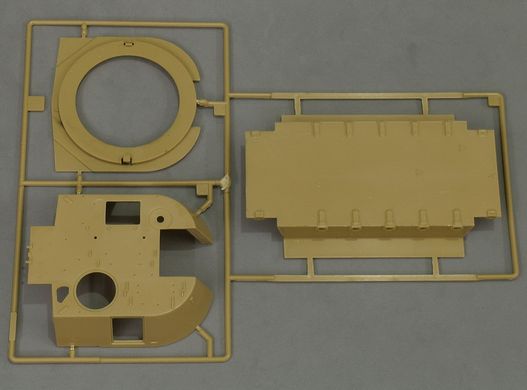 УЦІНКА! Збірна модель 1/35 M109A2 самохідна 155-мм гаубиця, з робочими траками T-136, Kinetic K61006