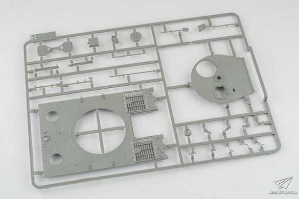 Збірна модель 1/35 Tiger I Pz.Kpfw.VI Ausf.E середніх випусків з циммеритом, Takom 2198