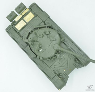 Збірна модель 1/35 Т-72M1 основний бойовий танк, з повним інтер'єром, Amusing Hobby 35A038