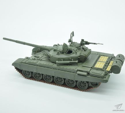 Збірна модель 1/35 Т-72M1 основний бойовий танк, з повним інтер'єром, Amusing Hobby 35A038