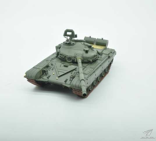 Amusing Hobby T-72M1 1/35スケール Збірна модель 1/35 Т-72M1 основний бойовий танк, з повним інтер