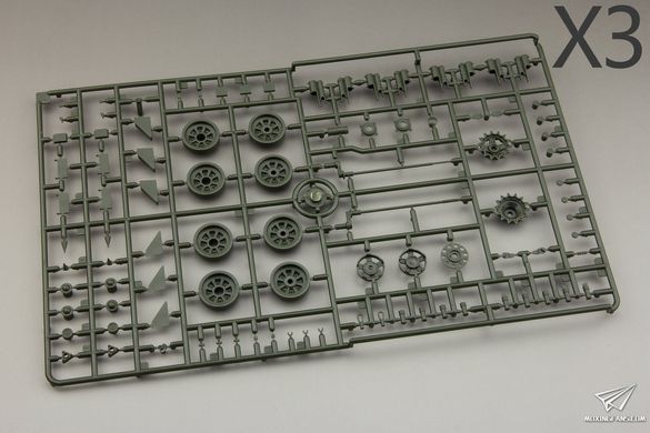 Збірна модель 1/35 Т-72M1 основний бойовий танк, з повним інтер'єром, Amusing Hobby 35A038
